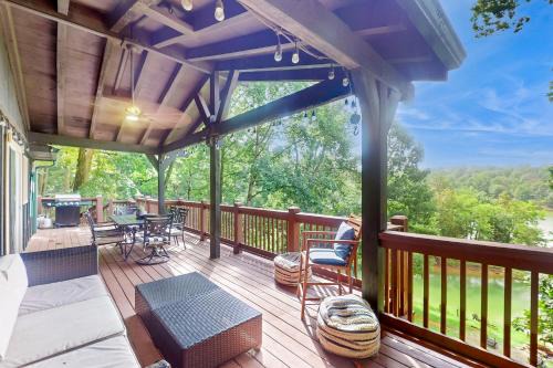 Lakefront Cabin W Private Dock Hot Tub Cigar room