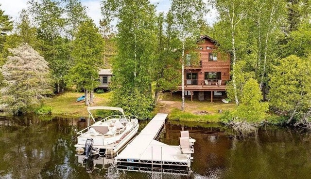 Lakefront Cabin w/Summer Bunkhouse/June-AugnSleeps 10/Sept-May Sleeps up to 6