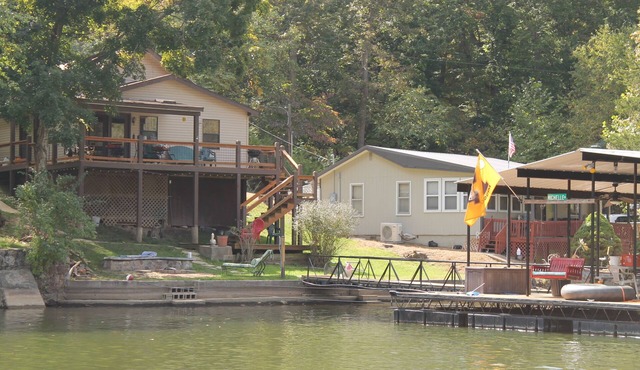 Lakefront cabin with bunkroom sleeps 8. Quiet no wake cove.