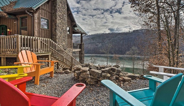 Lakefront cabin with fire pit, lift down to the dock, hot tub, bean bag toss
