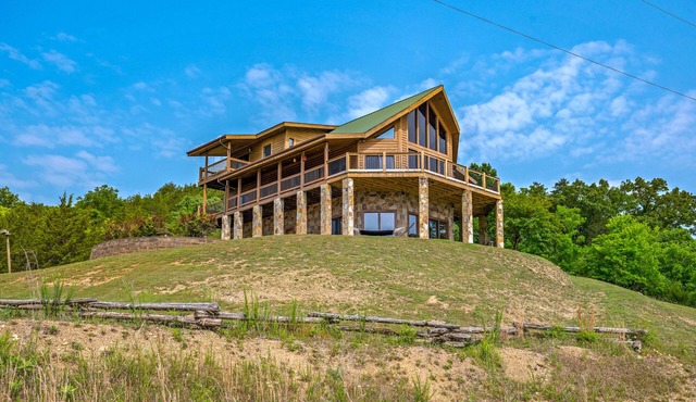 Lakefront Cabin with Stunning Mountain Views, Sleeps 6, on Douglas Lake