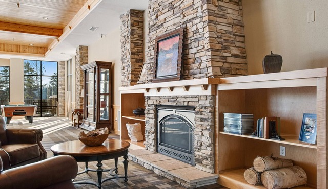 Lakefront cabin with lake views, wood stove, hot tubs, heated pool, gym, golf