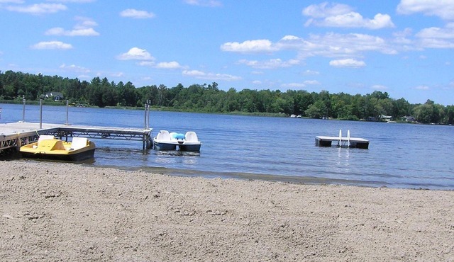 Lakefront Cabin with Boat Beach and Swimming