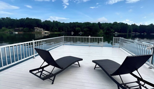 Lakefront Cabin with Double Dock