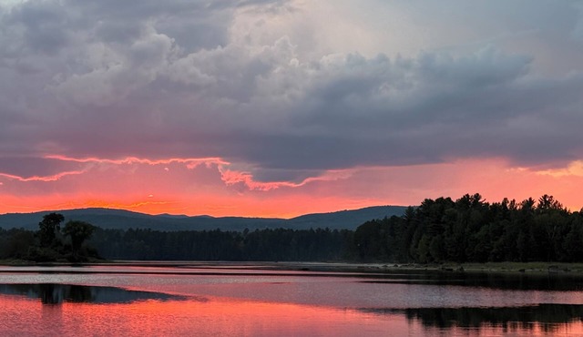 Lakefront cabin with endless sunsets in Stratton. Sauna coming May 2026!