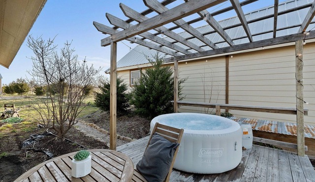 Lakefront cabin with hot tub! Kayak | Fish | Hike | Camp