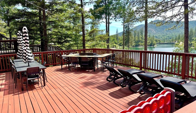 Lakefront cabin with private boat launch, with boat slip !
