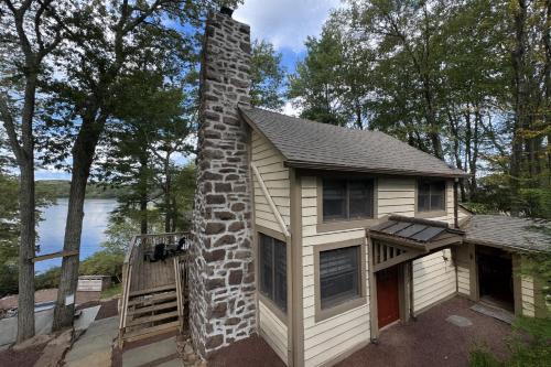 Lakefront Cabin with Hot Tub, Views & Fireplace