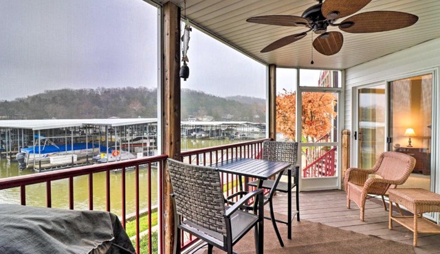 Lakefront Camdenton Condo with Screened Porch!