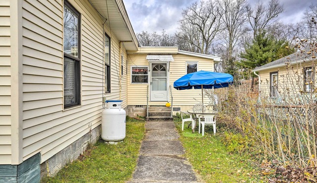 Lakefront Catskills Cabin w/ Shared Fire Pit