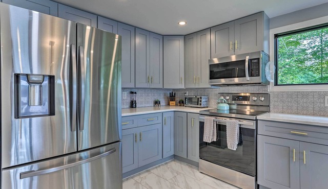 Lakefront Catskills Getaway w/Private Deck!