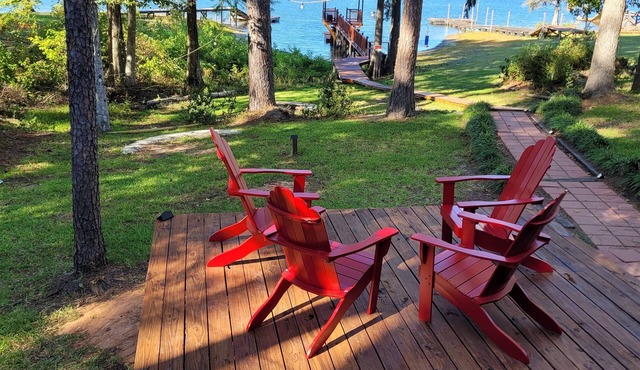 Lakefront Cedar Cabin-South Toledo Bend-fishing pier,dock-covered parking-pets👌