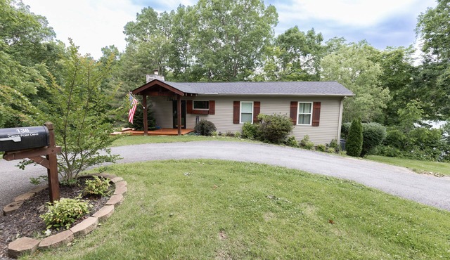 Lakefront Cedar Cove Cottage on Norris Lake