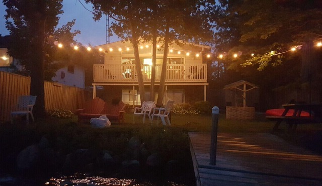 Lakefront Cedar Haven- Free use Canoe and Kayak, 1 hr from Toronto