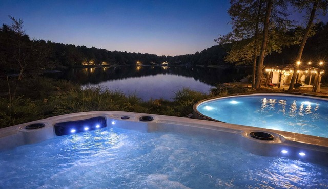 Lakefront Chalet with Private Pool, Hot Tub, Sauna