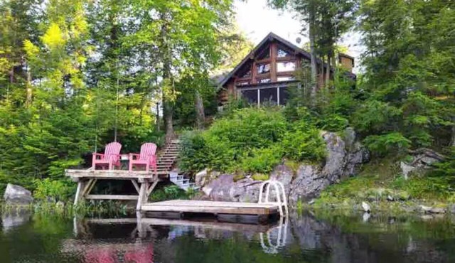 Lakefront Chalet with Spa & Steam Room | Sleeps 12 | 1h from Montreal