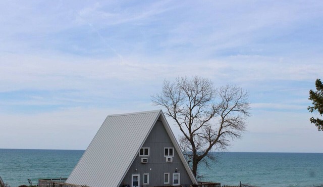 Lakefront Chalet #20 w/Beach Access, Pools, Sport Courts, Fishing Pond & more!