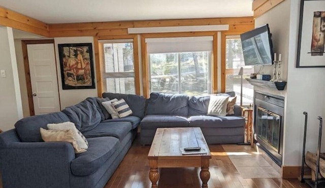Lakefront Chalet 3 Mins From Mt Orford