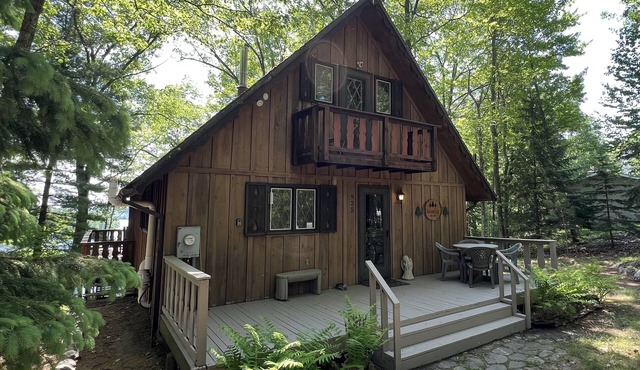 Lakefront Chalet - Badwater Lodge - Gorgeous Lake Views