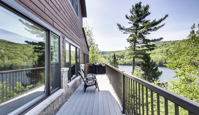 Lakefront | Chalet Le Missionnaire