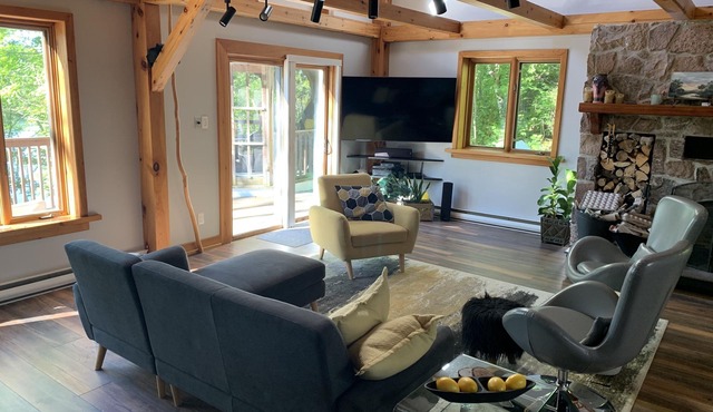 Lakefront Chalet located on 70 private acres of Beautiful Canadian Shield