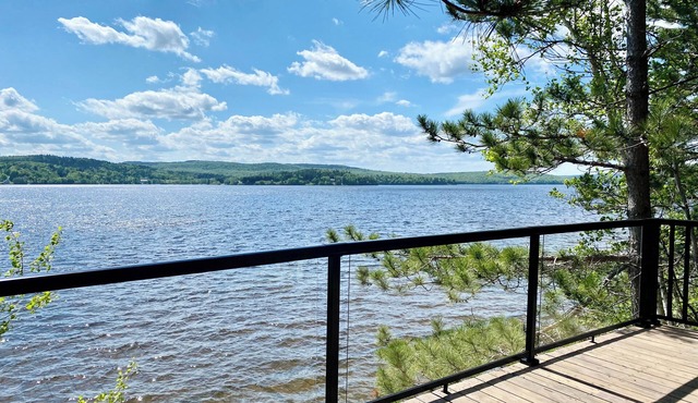 Lakefront Chalet on Lac Mégantic | 4-Season Hot Tub