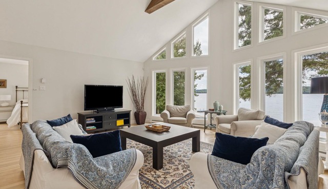 Lakefront Chalet on Lac-Simon with Sandy Beach, Sunsets & Fireplace
