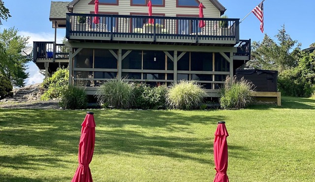 Lakefront Chalet perfect for families!