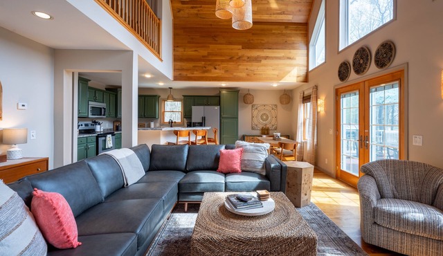 Lakefront Chalet - Pet Friendly No Fee