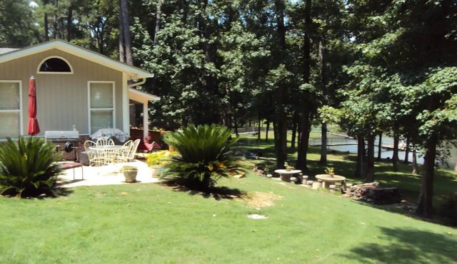 Lakefront Charm - Fun and Romance!