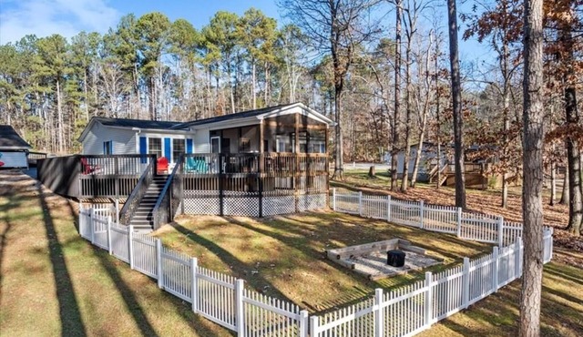 Lakefront Charming 3-Bedroom home at Lake Gaston