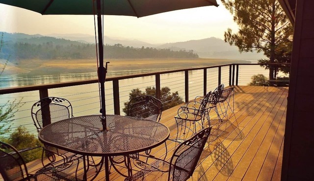 Lakefront Chateaux with Dock, Unique Rock Wall for Privacy, and Internet