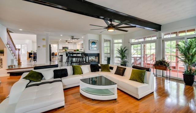 Lakefront Chesapeake Retreat w/ Hot Tub!