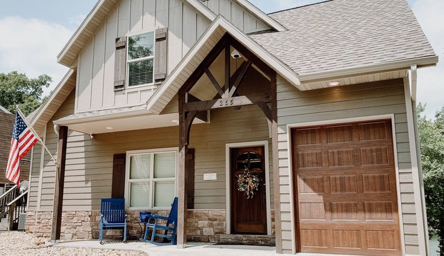 Lakefront ! Close to Branson, Silver Dollar City and Dogwood Canyon.