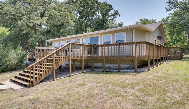Lakefront College Station Home Near Texas A & M!