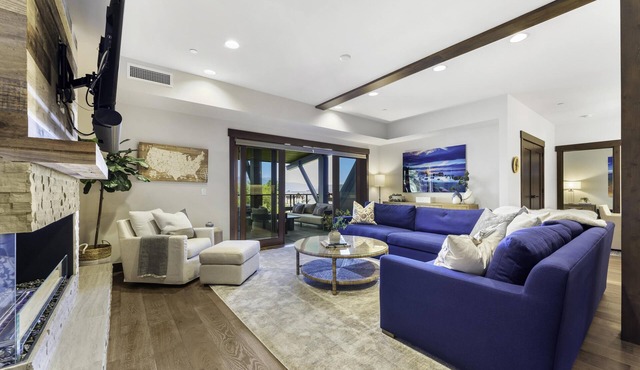Lakefront community 2,775 sqft. 4 bed, 4 bath Condominium