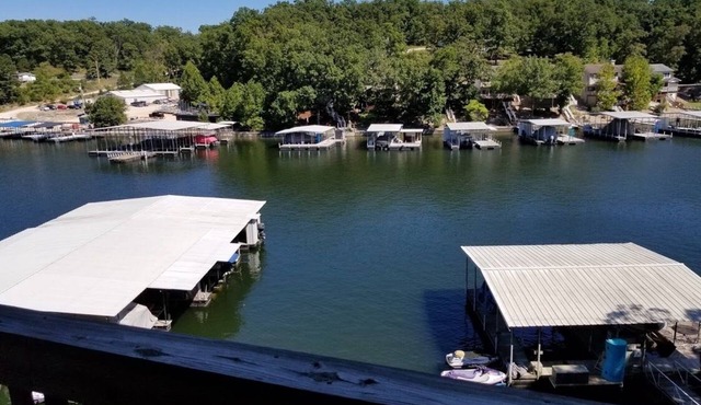 Lakefront Condo 2 Bed 1 Bath