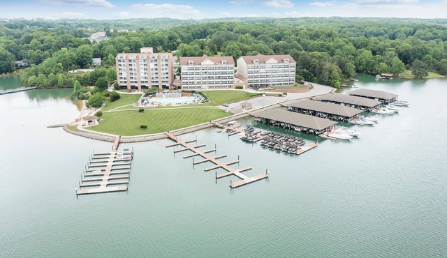 Lakefront Condo - Awesome View! amenities incl.