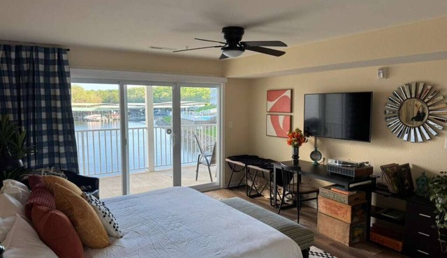 Lakefront Condo, Beautiful State Park Views.