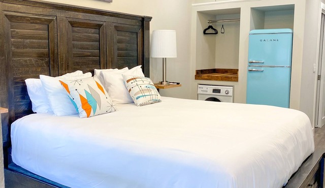 Lakefront Condo Historic Flat Rock at Mill House Lodge Sleeps 2 Newly Renovated