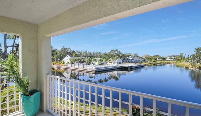 Lakefront condo near Anna Maria Island - Driftwood Dreams