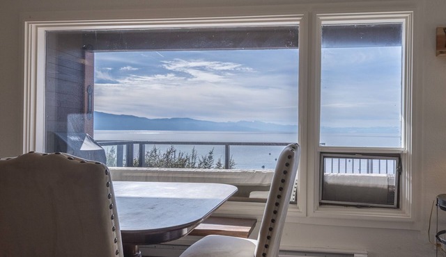 Lakefront Condo with Lake Access! Spectacular Views! Family Friendly!
