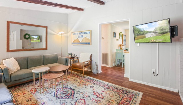 Lakefront Condo w/Boat Launch! 20 Min to Smith Mtn Lake State Park!