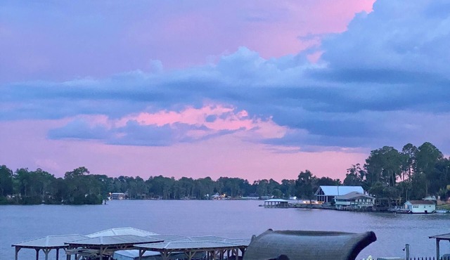 Lakefront Condo w/Pool!