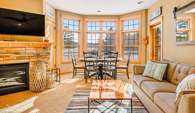Lakefront condo with fireplace, hot tubs, heated pool, tennis, gym, firepit, AC