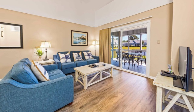 Lakefront Condo with Pools, Gym & Hot Tub!