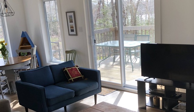 Lakefront Cottage with Stunning Sunsets