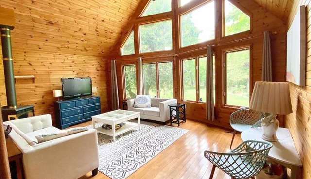 Lakefront Cottage w Grand Cabin Room