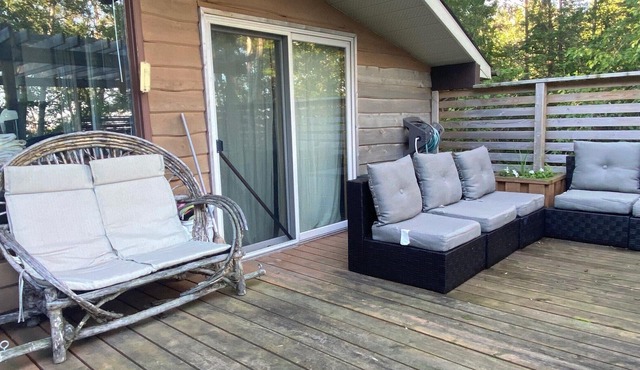 Lakefront cottage - two decks overlooking Lake Winnipeg