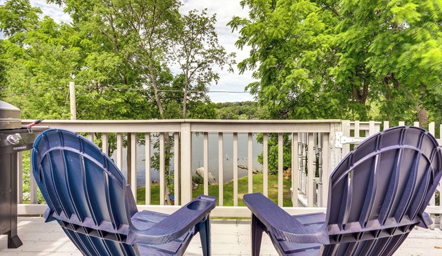Lakefront Cottage 2 Mi to Palladium in Worcester!